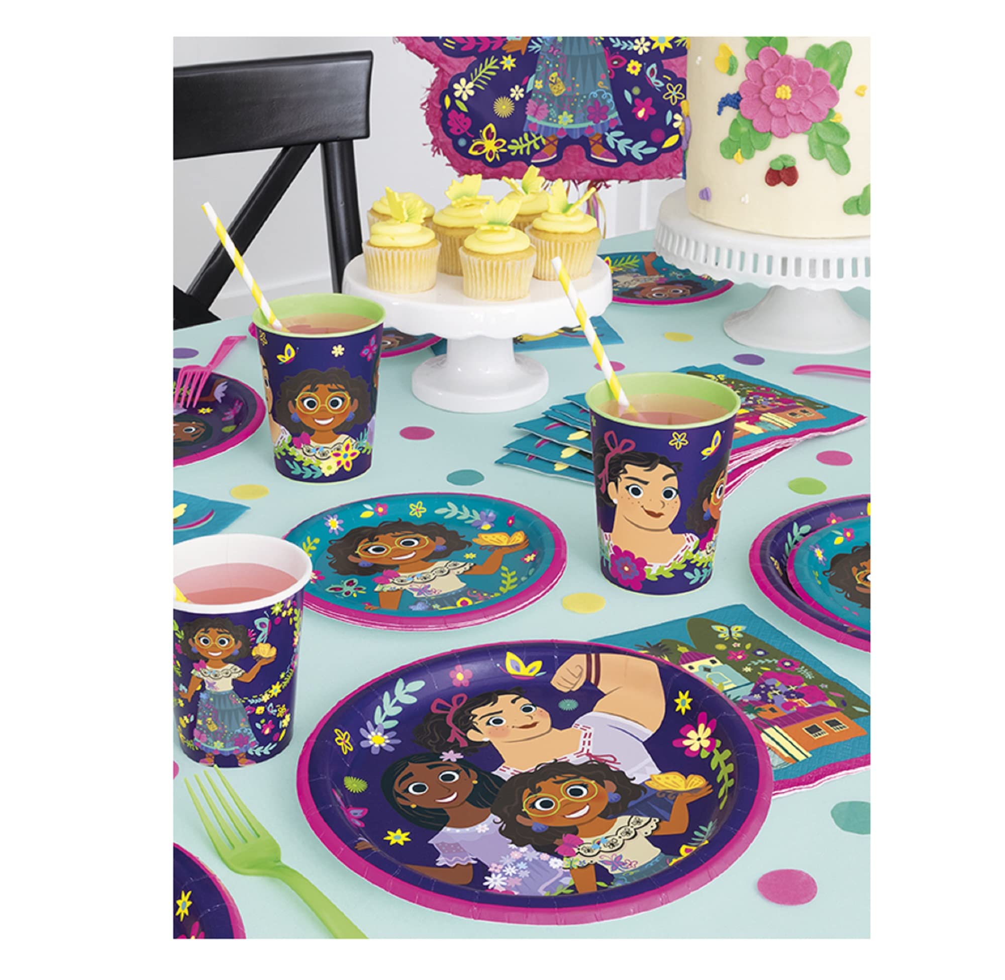 Costume Wizard Encanto dessert plates 16, perfect for cake and treats.