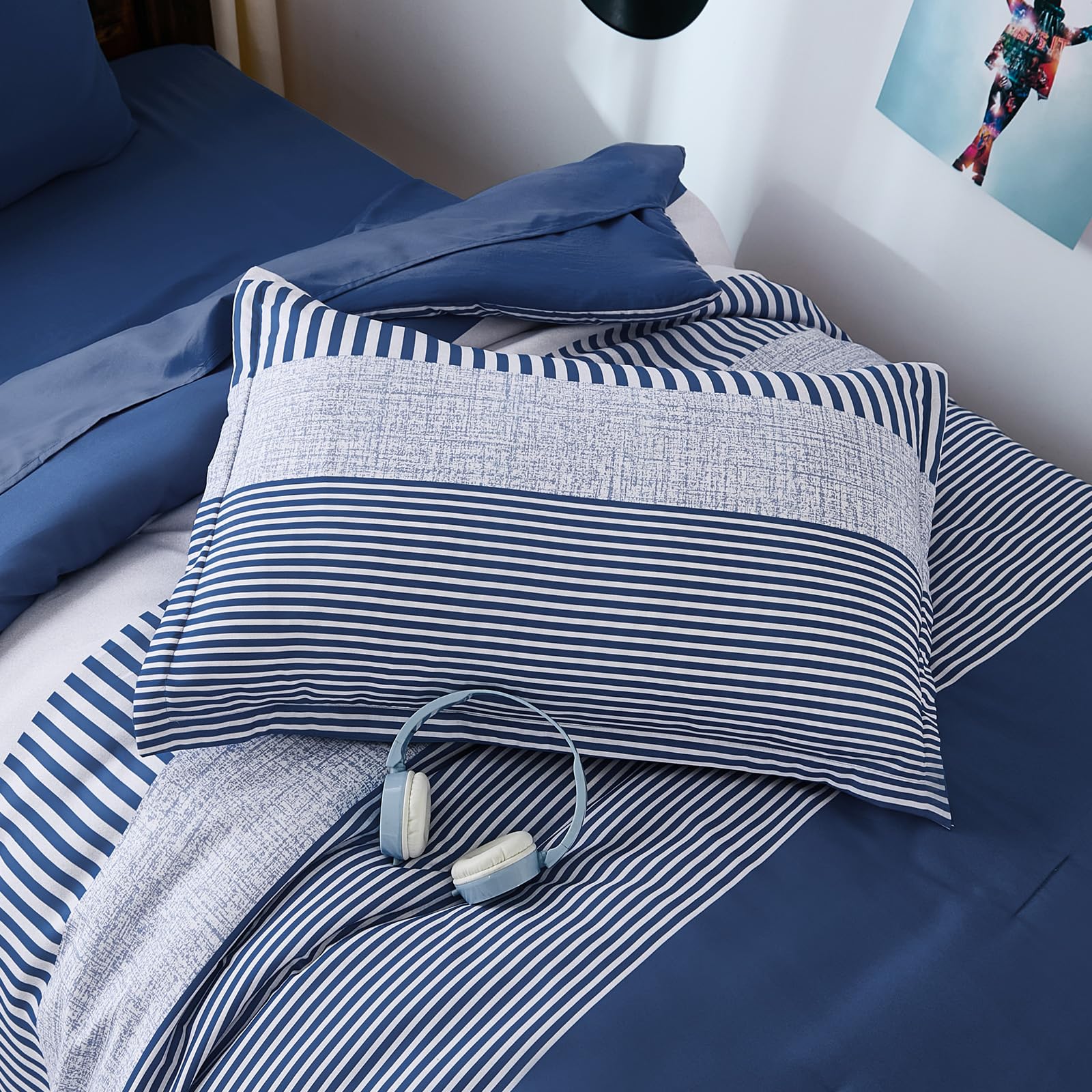 Cottolester twin sheet set with pillowcases and shams complements the comforter
