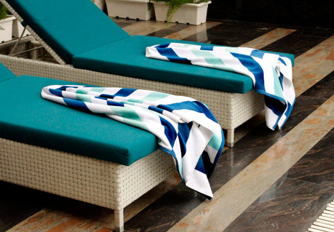 COTTON CRAFT Sunbathing setup with oversized towel for relaxation