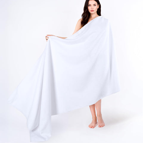 Cotton Paradise Snow White towel 40x80 flat view, oversized for spa-like lounging.