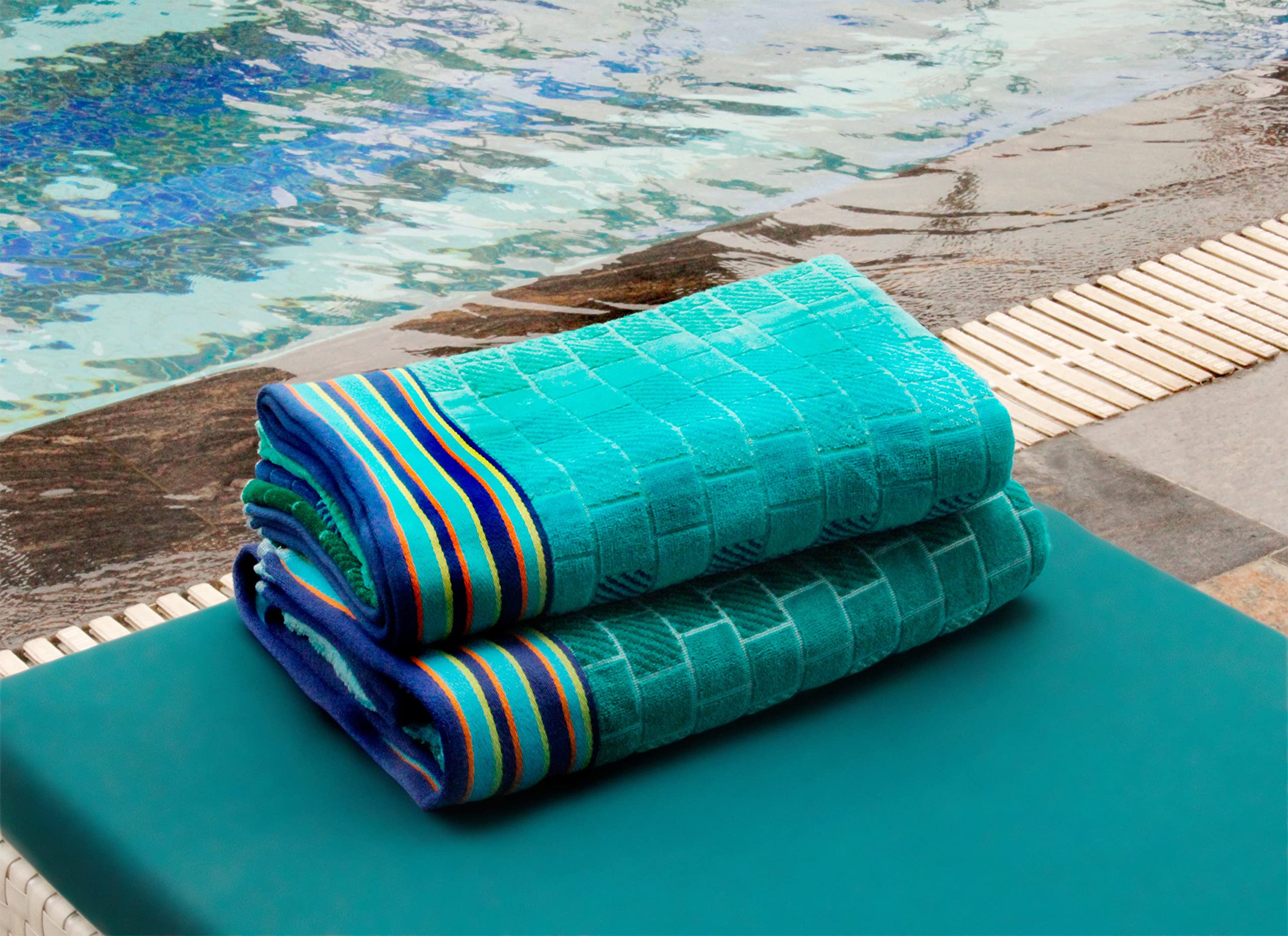 Cotton Craft 450 GSM towel close-up highlights plush texture and durability.