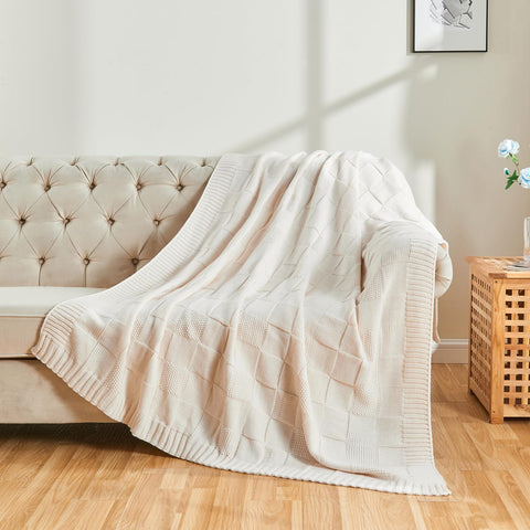 CozeCube lightweight warm blanket is easy to carry for lounging.