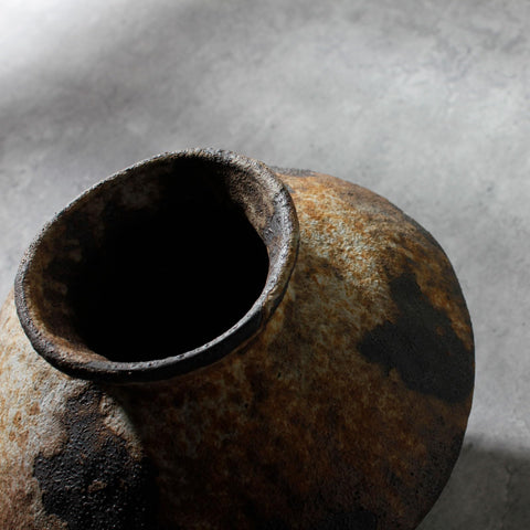COZLIV rustic ceramic vase fireplace decor highlights a cozy focal point