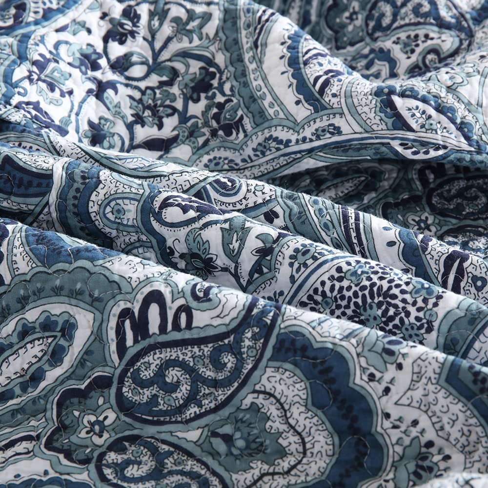 Autumn Dream blue paisley look creates cozy bedroom ambience.