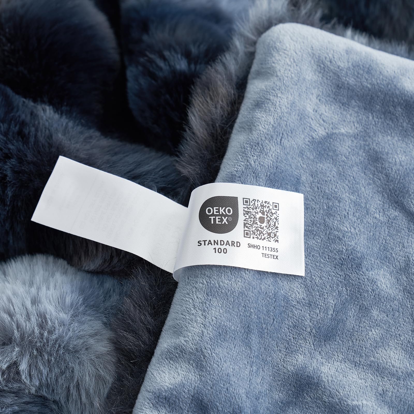 Cozy Bliss bubble design on blanket—versatile style for any room.