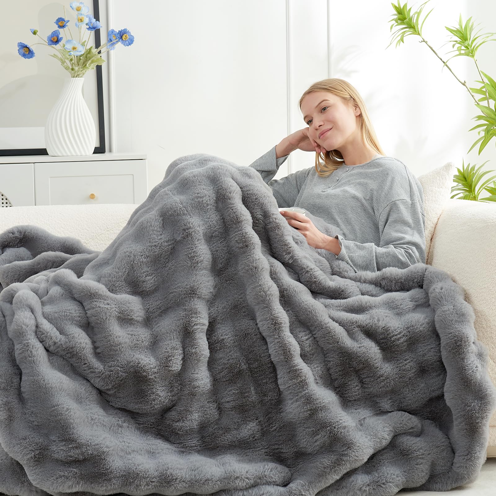 Cozy Bliss face-side-fur-detail shows luxury texture and fluff