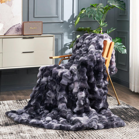 Cozy Bliss faux fur throw on couch with bubble-design for warm, plush comfort.