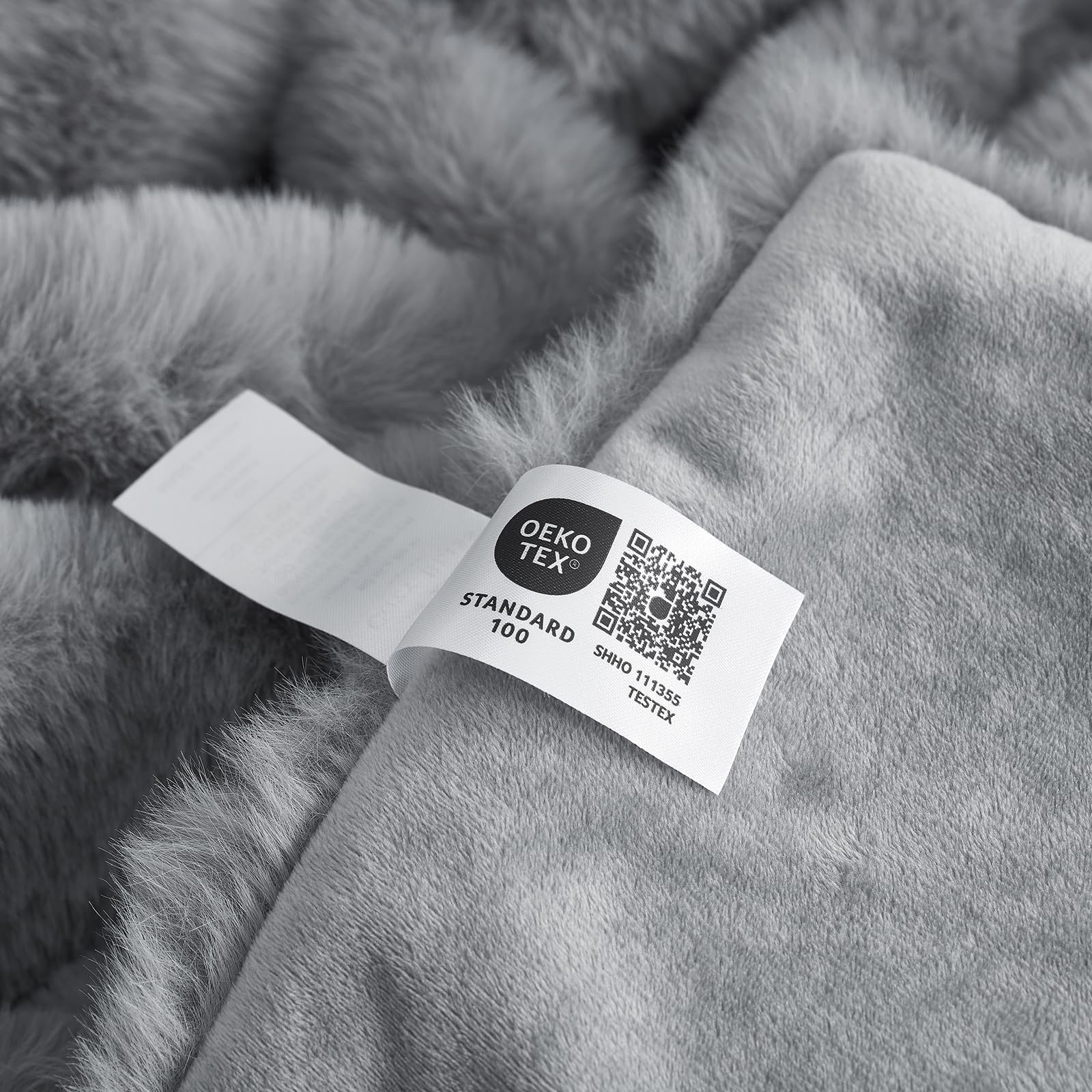 Cozy Bliss light-grey-colorway blends with most color schemes