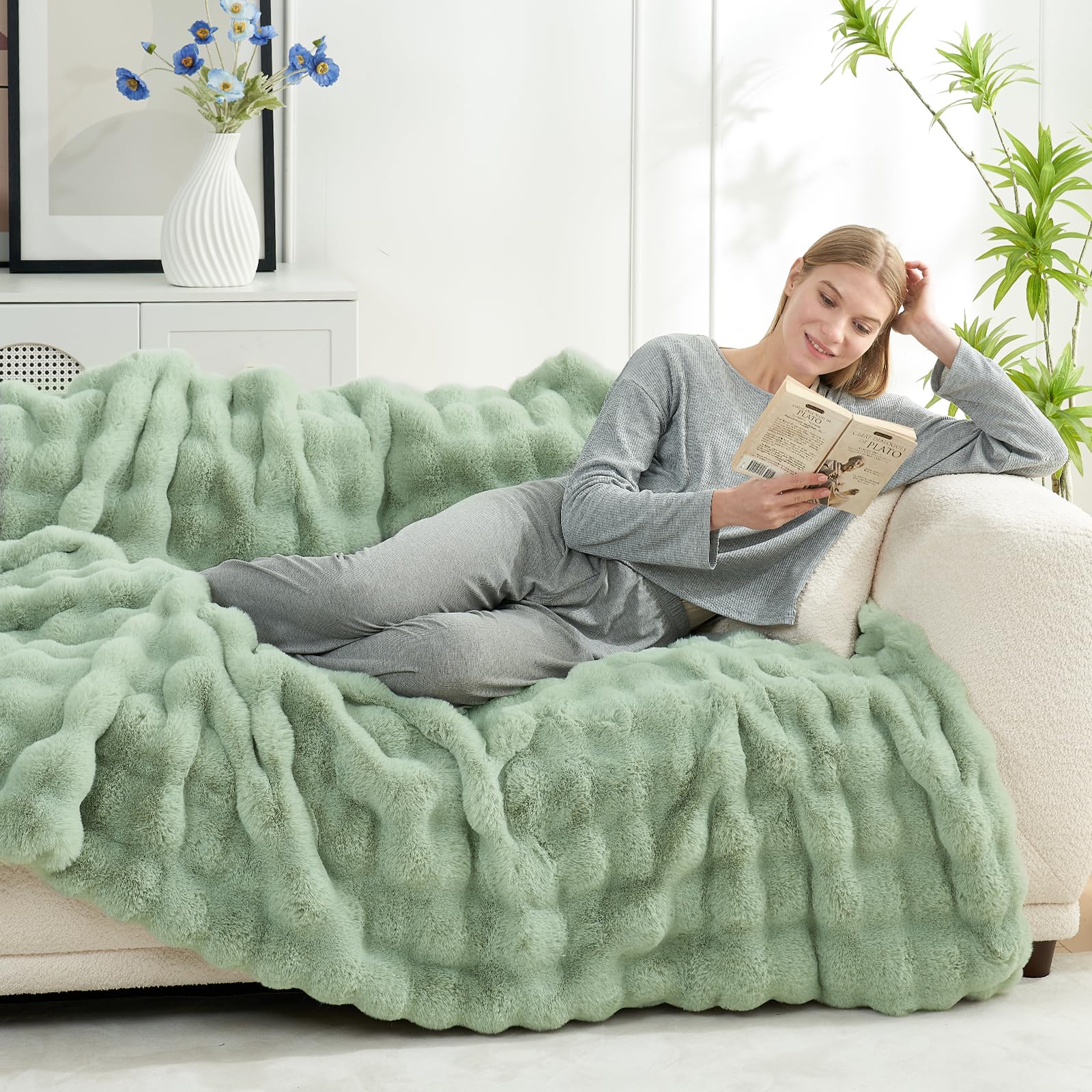 Cozy Bliss OEKO-TEX certified blanket safe for family spaces