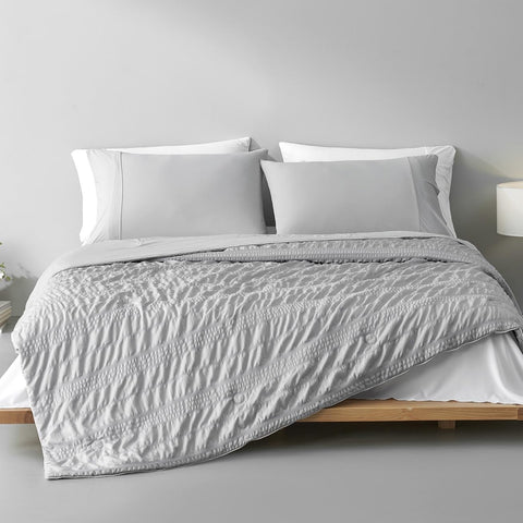 Cozy Bliss Seersucker Comforter temperature dynamics in a lightweight setup.