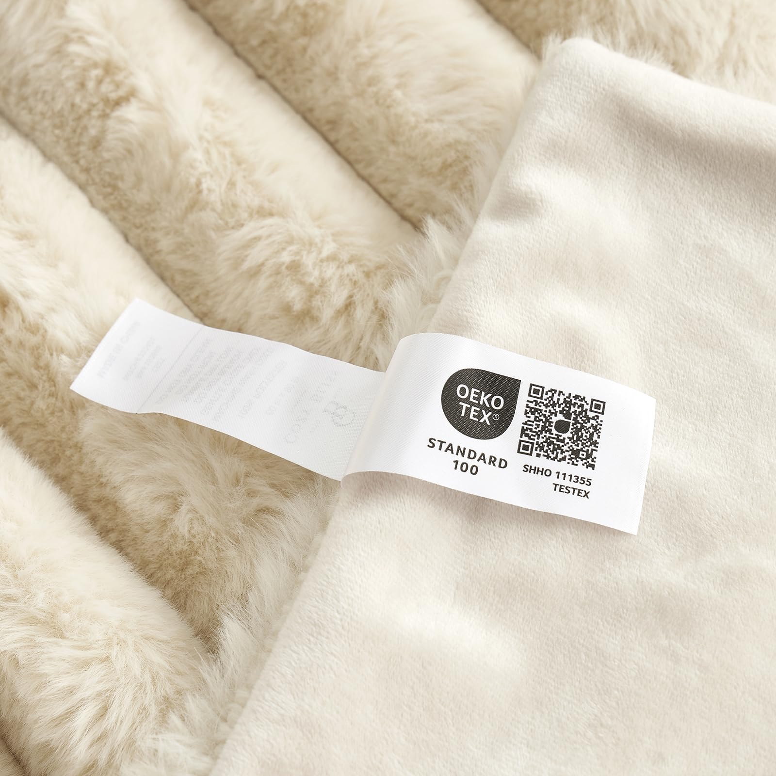 Cozy Bliss soft plush blanket offers skin-friendly comfort