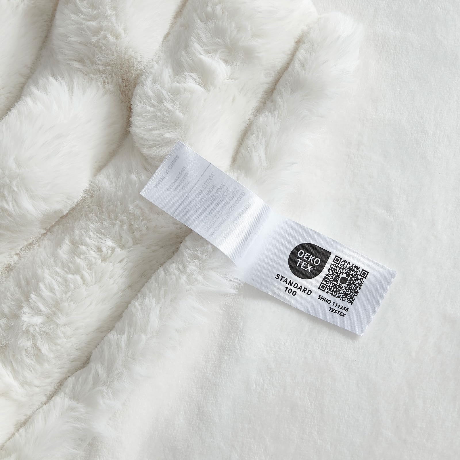 Cozy Bliss versatile blanket for living room and bedroom.