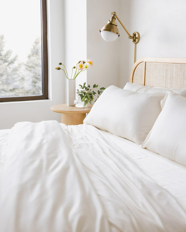 Cozy Earth deep-pocket 20-inch fit close-up demonstrates mattress compatibility.