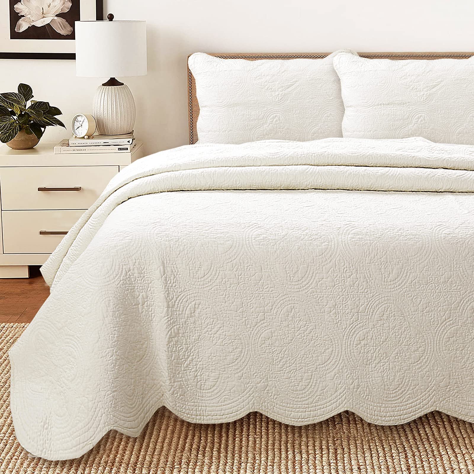 Cozy Line Blantyre Ivory quilt on bed showing all-season comfort