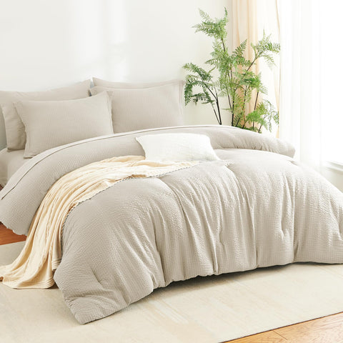 CozyLux bedroom setup showcases the elegant seersucker stripes.