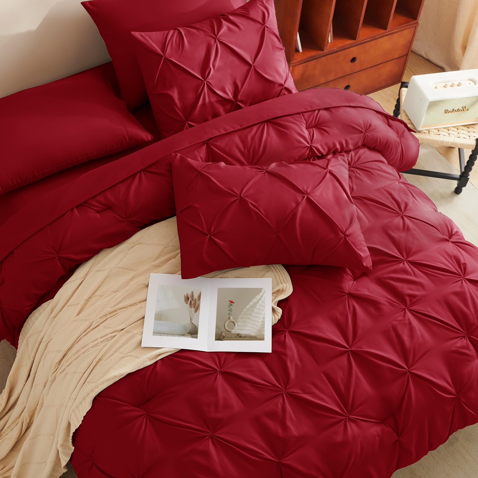 CozyLux box-stitching detail keeps the comforter filling neatly in place.