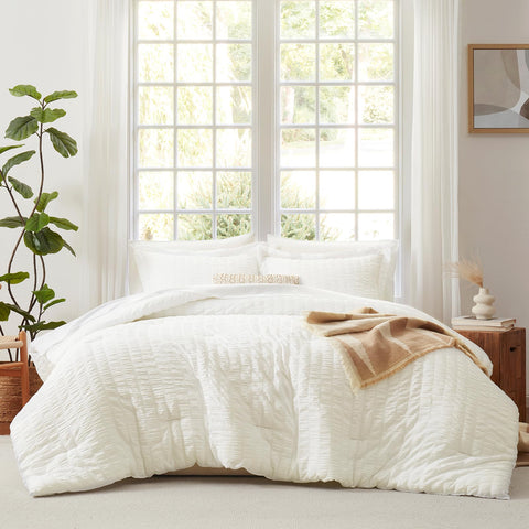 CozyLux comforter packaging vacuum bag helps save space and protection.