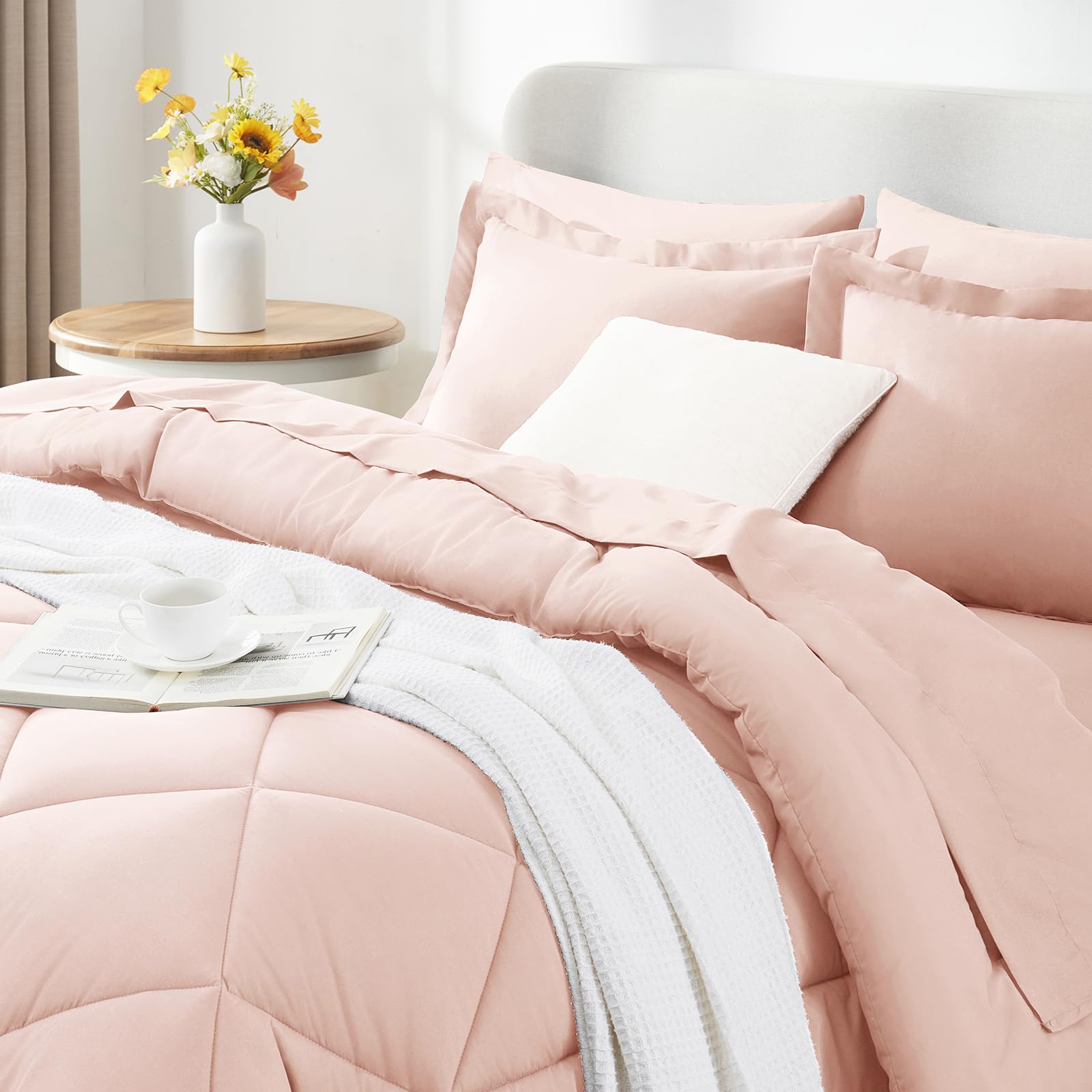 CozyLux deep-pocket fitted sheet demonstrated fitting up to 14-inch mattresses for a secure stay.