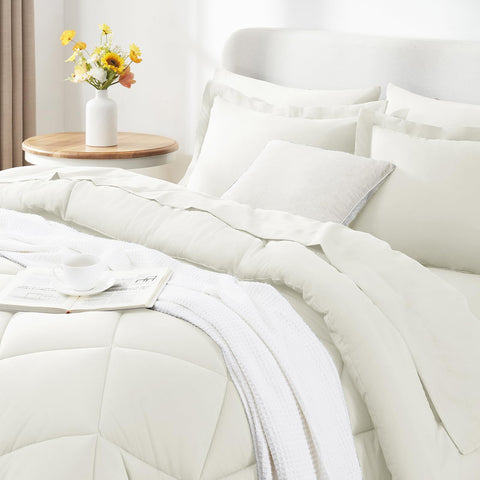 CozyLux deep-pocket fitted sheet demonstrates secure fit for up to 14-inch mattresses.