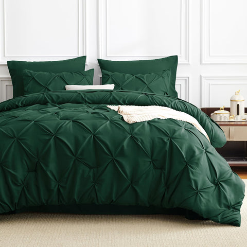 Close-up of CozyLux comforter detailing in emerald green for a premium finish.
