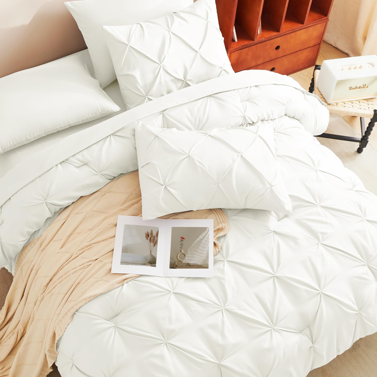 CozyLux fitted sheet with 14-inch deep pocket ensures snug mattress fit