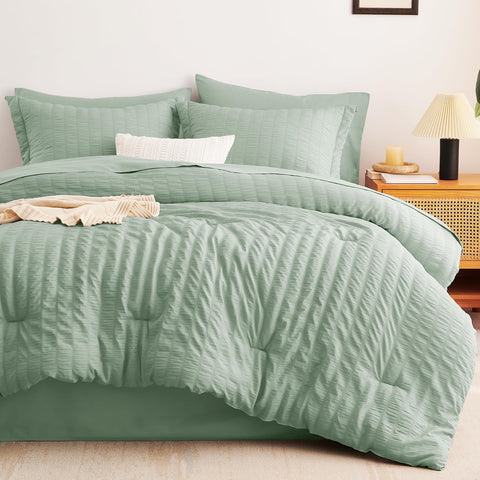 CozyLux all-seasons seersucker design supports year-round comfort and care.