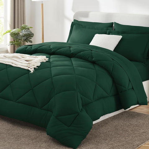 CozyLux Queen Emerald Green Comforter shows plush softness for all-season comfort.