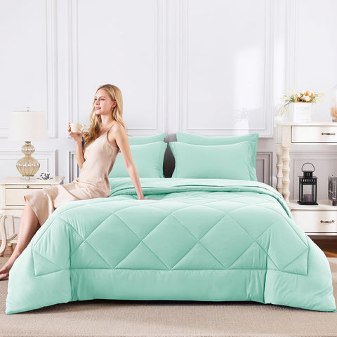 Fitted sheet 60x80 inches with 14-inch depth for secure fit.