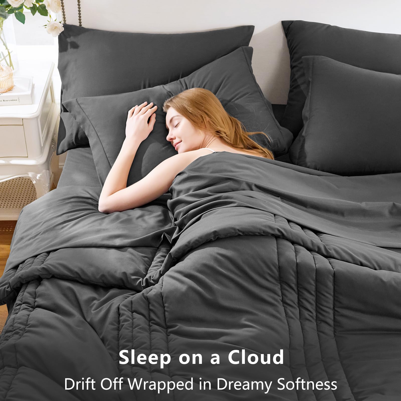 CozyLux queen fitted sheet 60x80 provides secure fit and easy bedmaking.