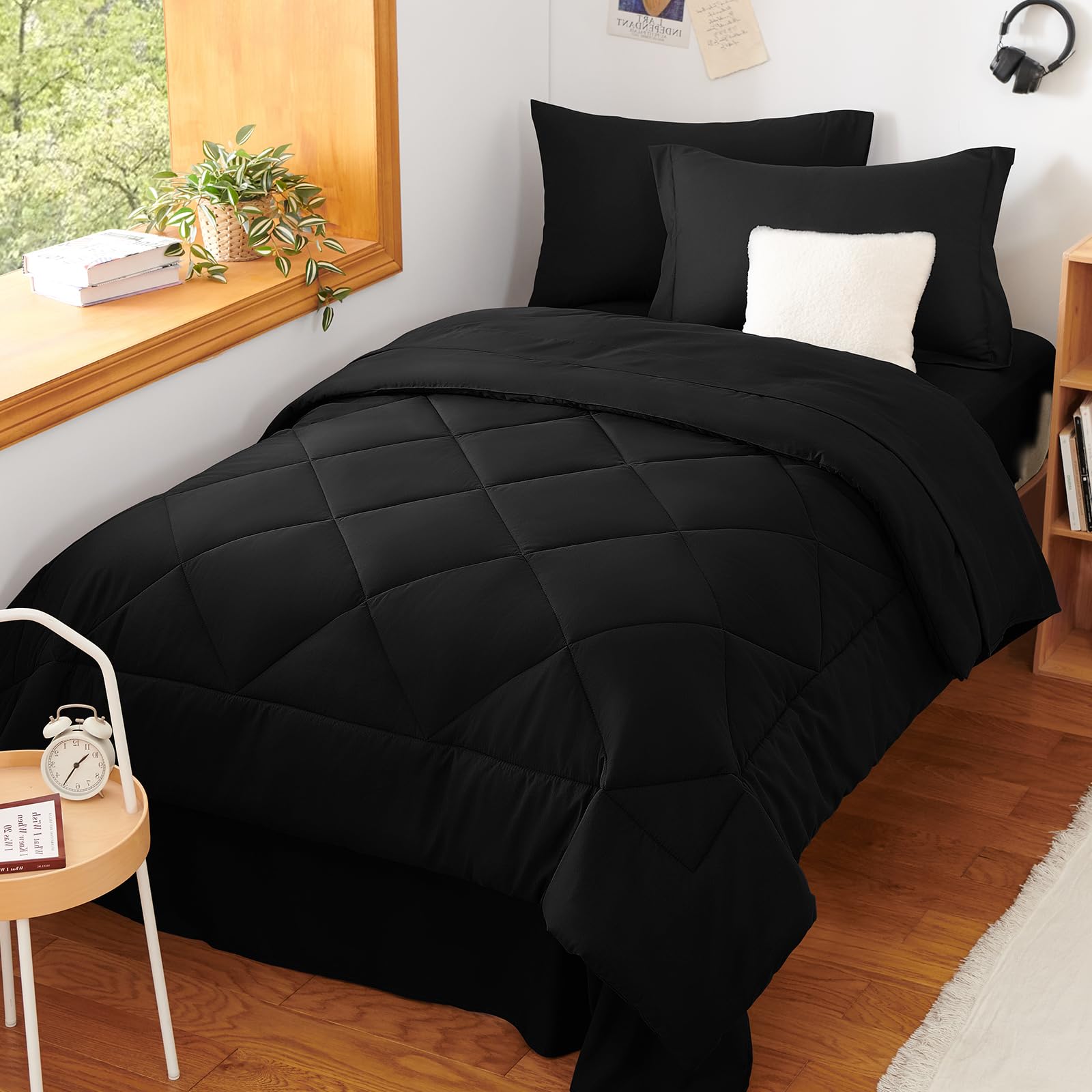 CozyLux vacuum-packaged twin set demonstrates compact storage