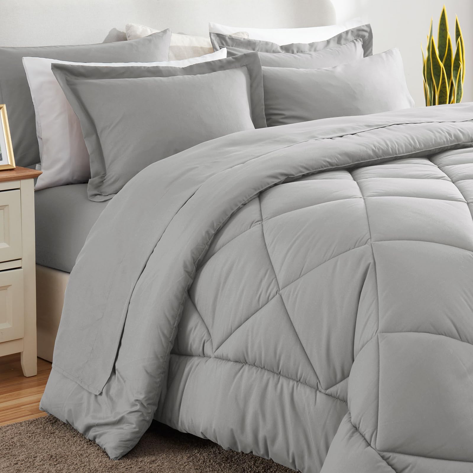 CozyLux vacuum-sealed packaging protects the set during shipping and keeps loft intact.