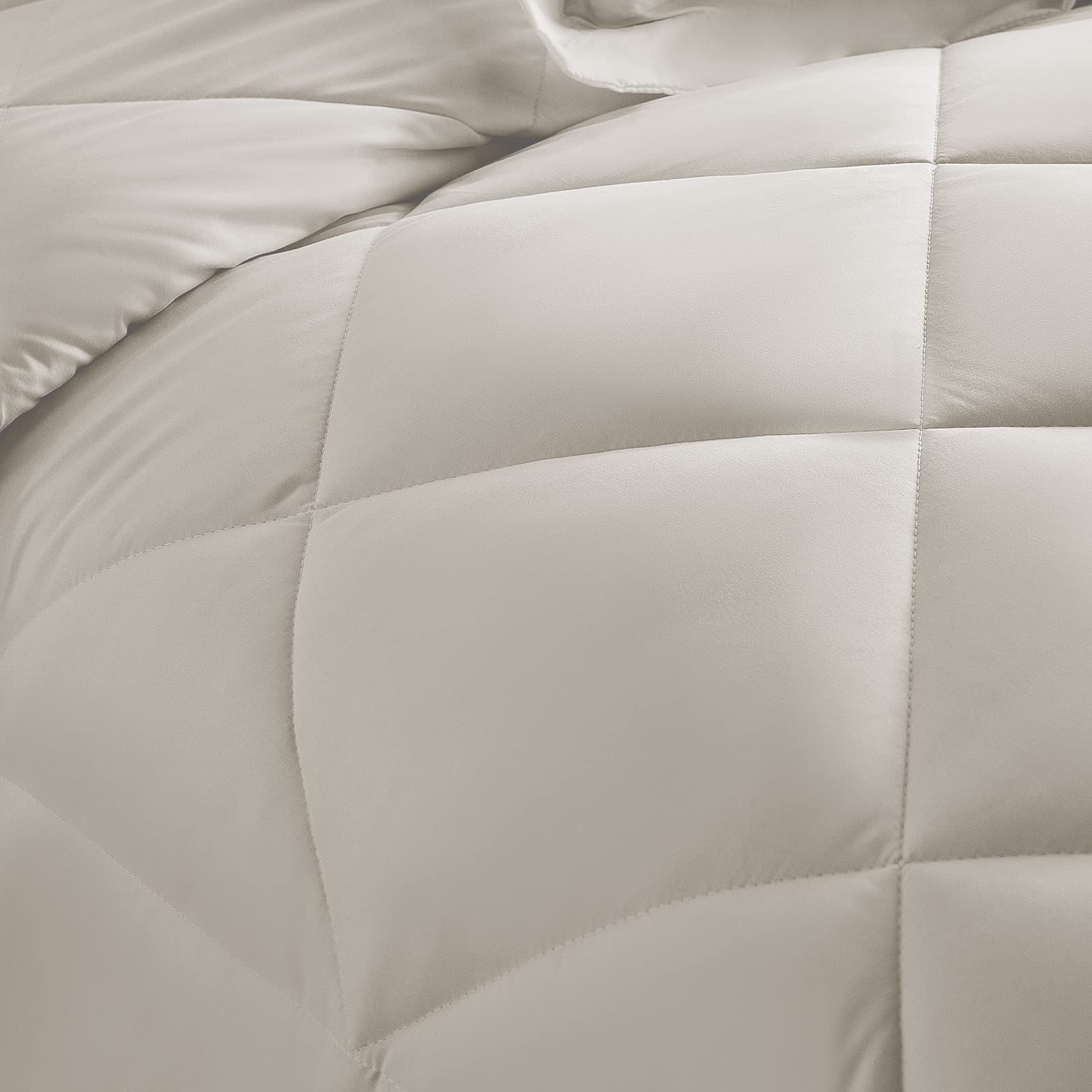 CozyLux vacuum packaging; keeps bedding compact and easy to store.