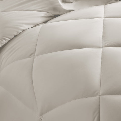 CozyLux vacuum packaging; keeps bedding compact and easy to store.