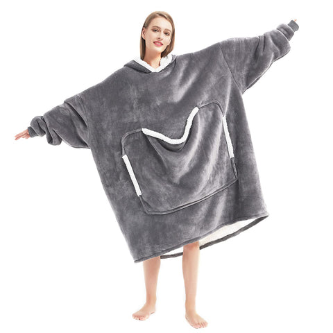 Cozystar oversized hoodie blanket offers flexible fit for most shapes and sizes.