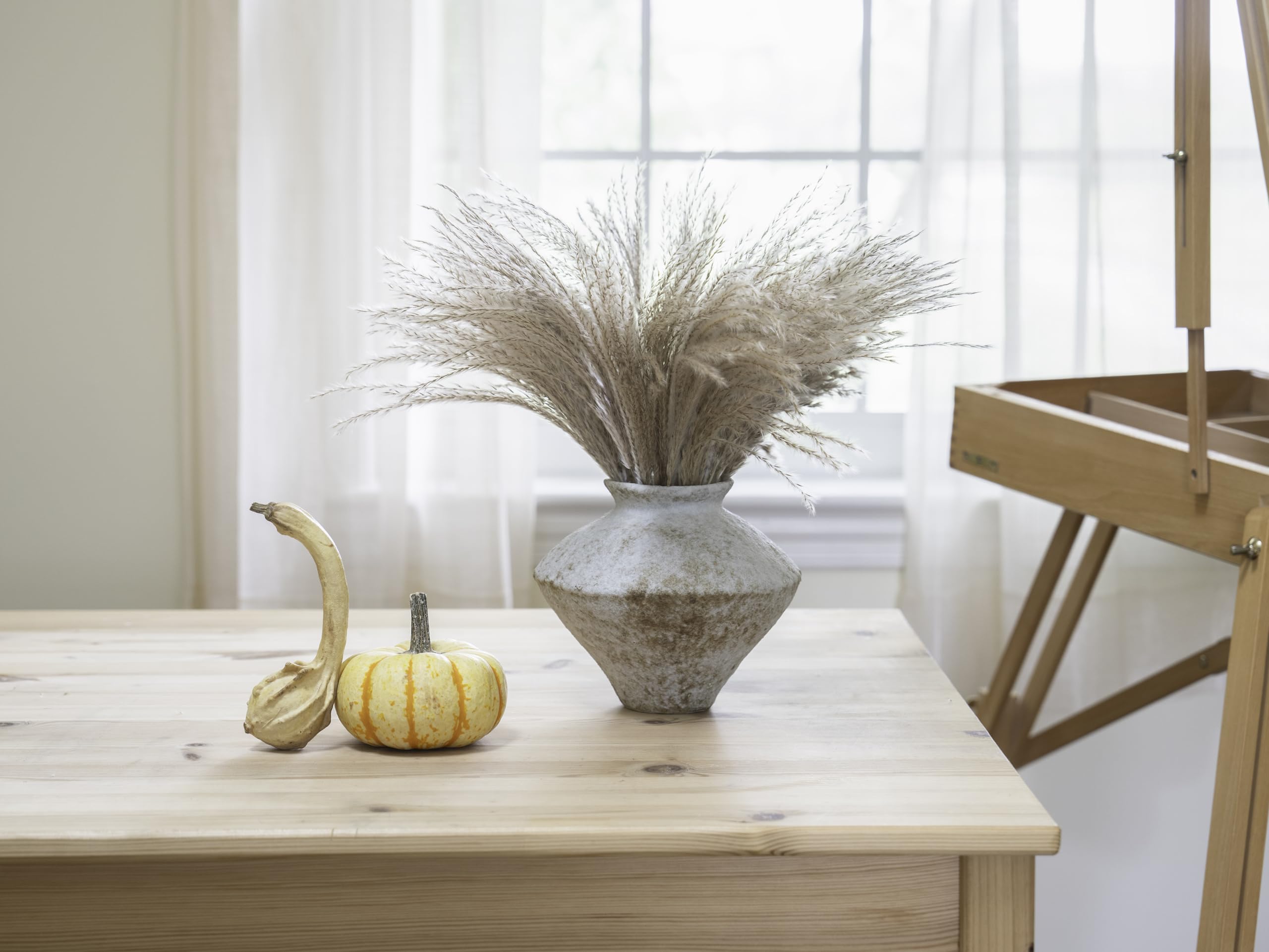 CozyWel centrepiece vase with textured surface enhances floral arrangements beautifully.
