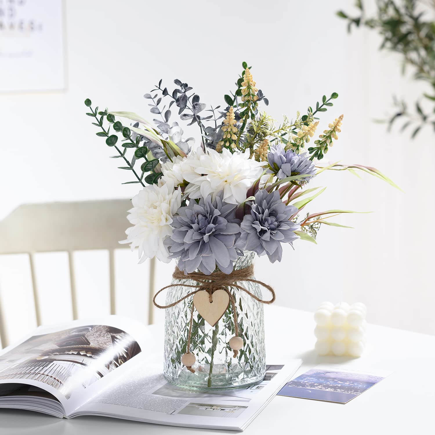 COZZI CODI gift ready artificial bouquet is ideal for housewarmings or holidays.