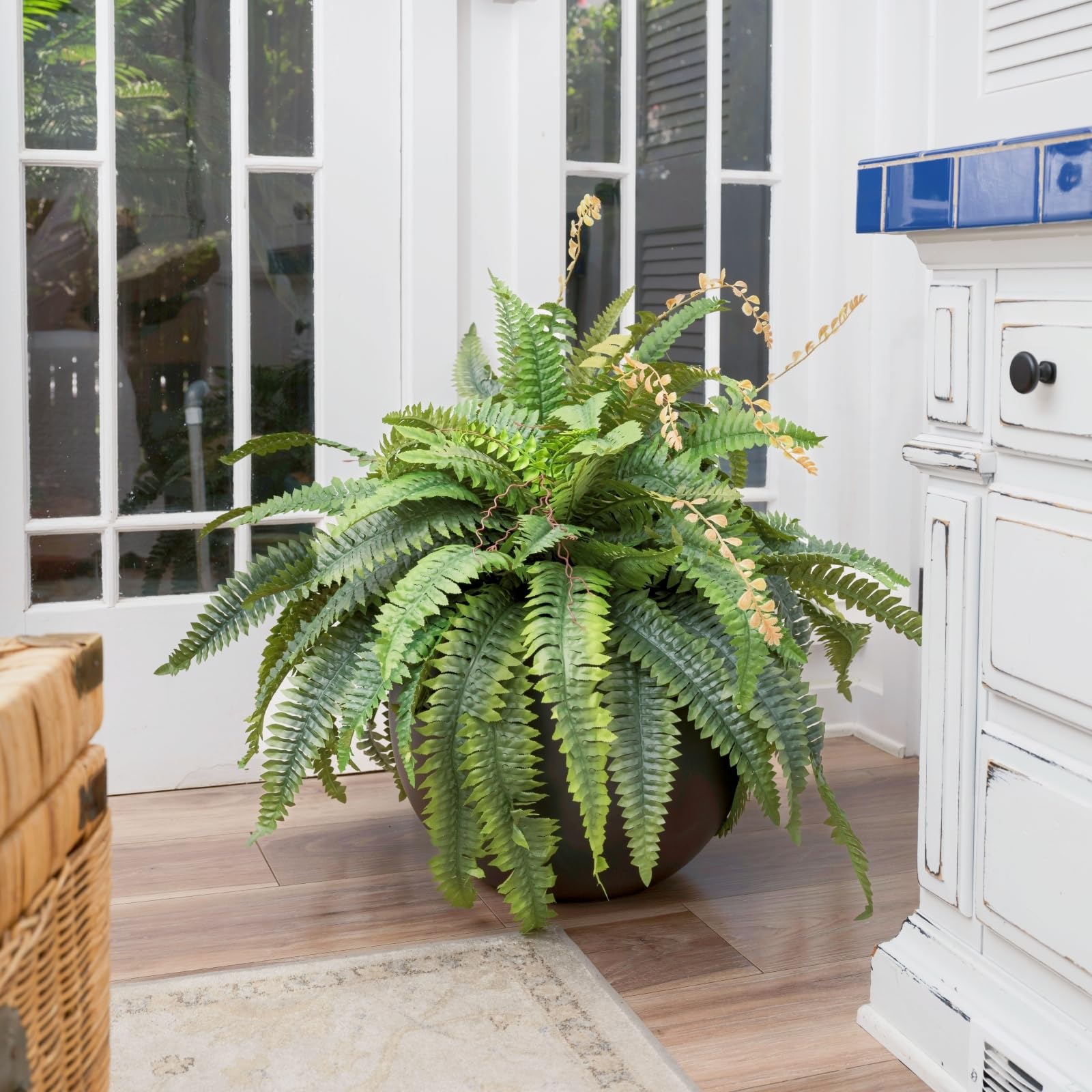 CQURE 27-inch length fits entryways and porches for versatile decor.