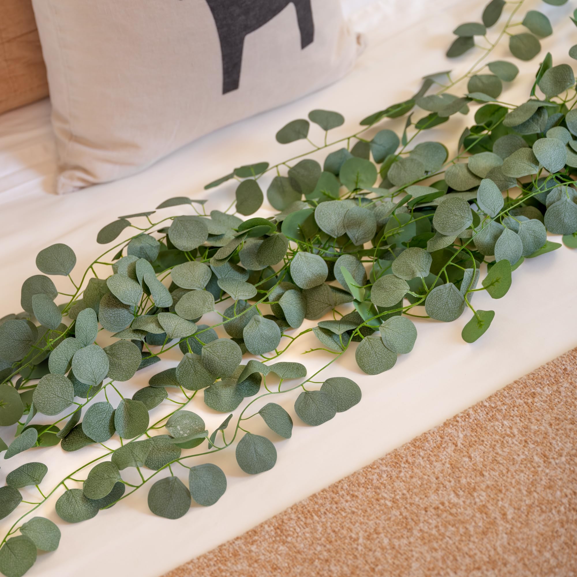 CQURE bendable wire core lets you shape garlands easily.