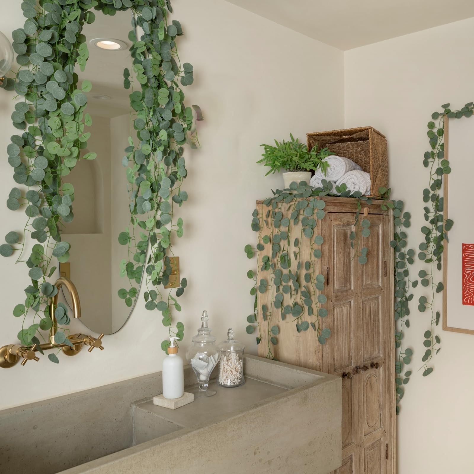 CQURE frosty green eucalyptus garland that won’t wilt or fade.