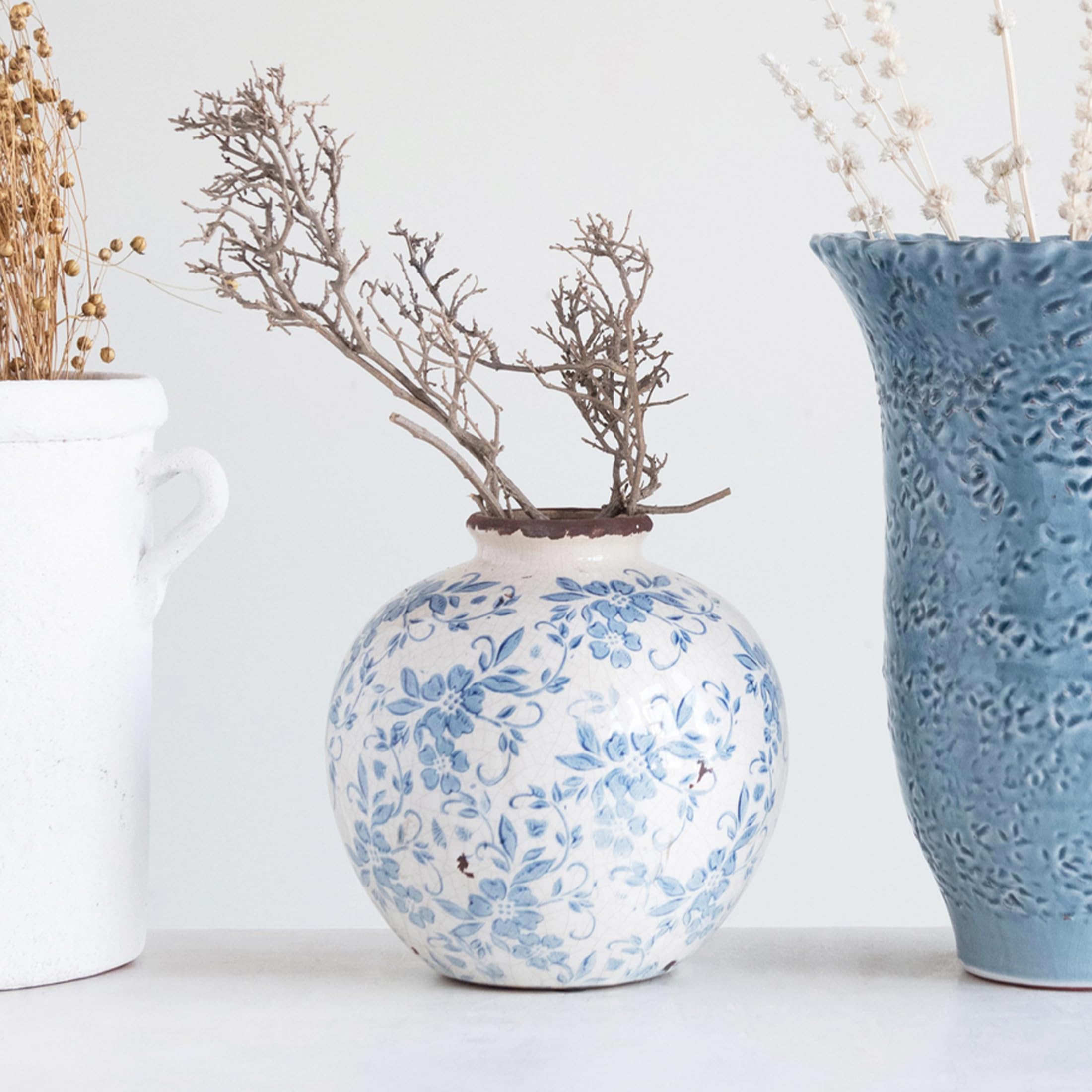 Creative Co-Op DF2720 brown-interior vase enhances contrast with stems and blooms.
