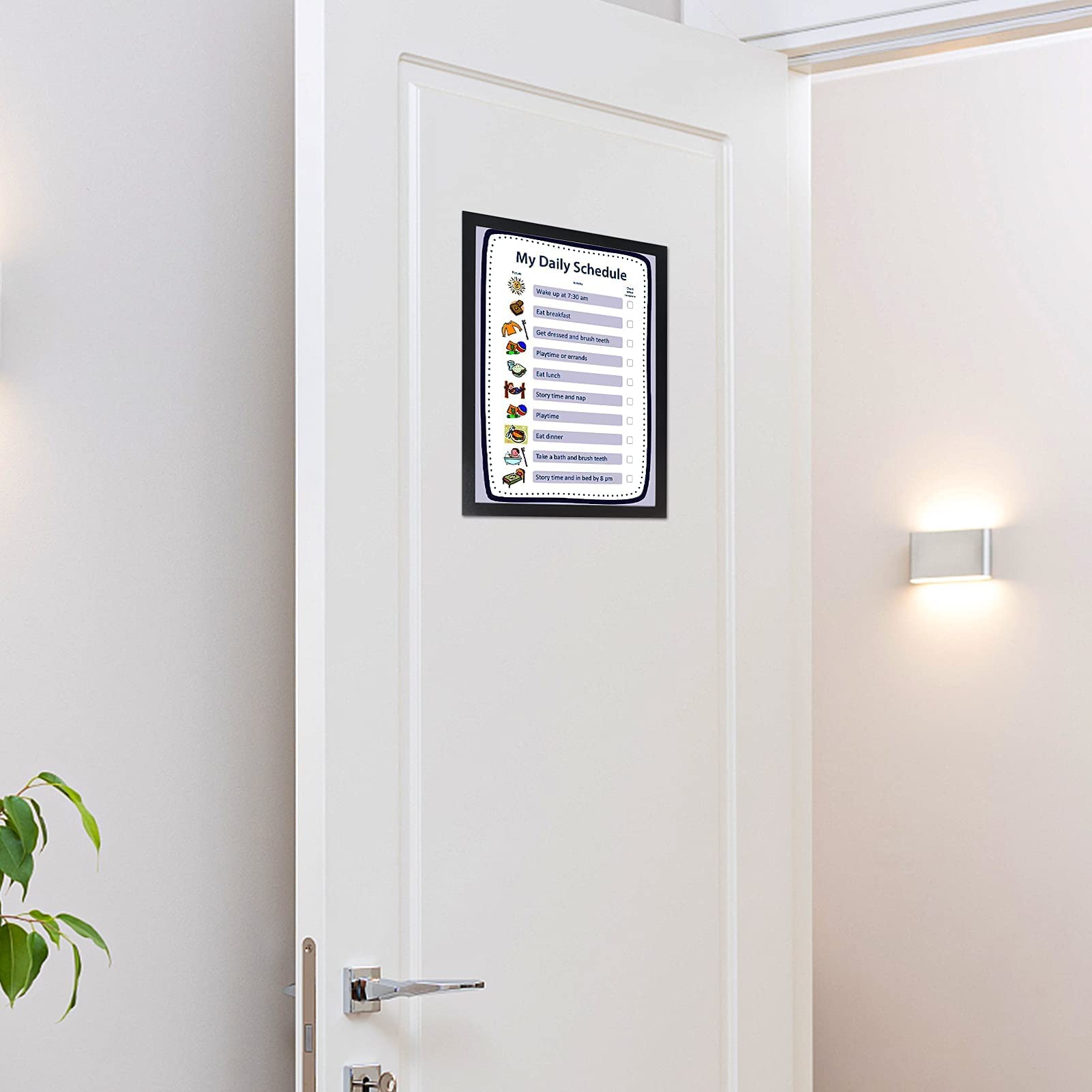 CRUGLA magnetic sheet opens easily for quick photo changes.