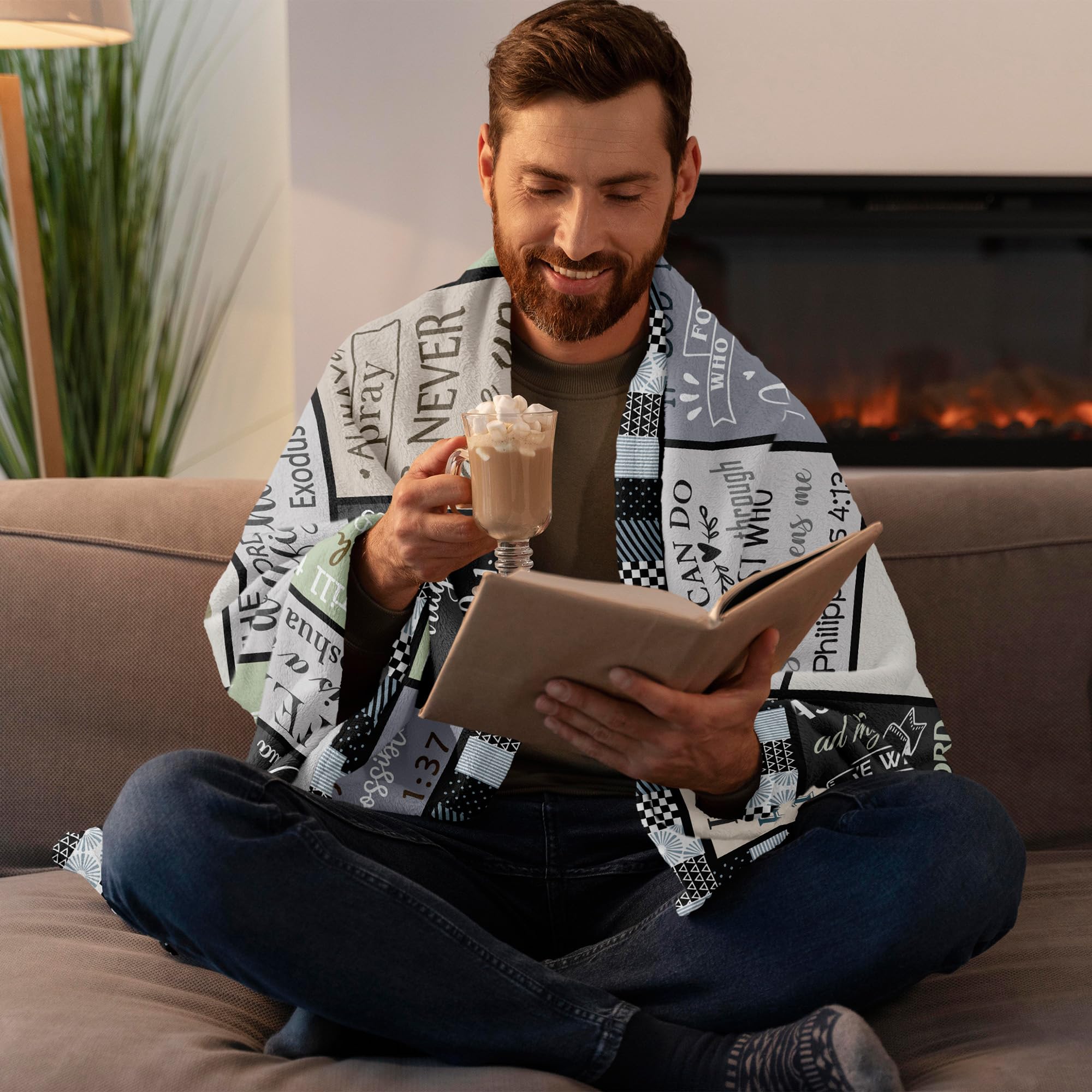 CUJUYO versatile blanket for cinema, camping, or relaxing in the park.