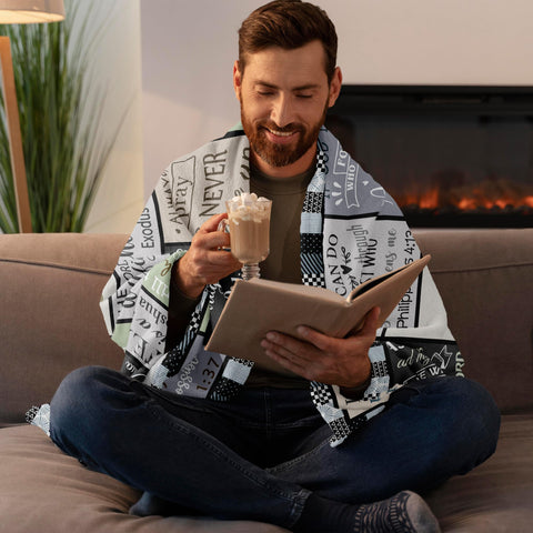 CUJUYO versatile blanket for cinema, camping, or relaxing in the park.