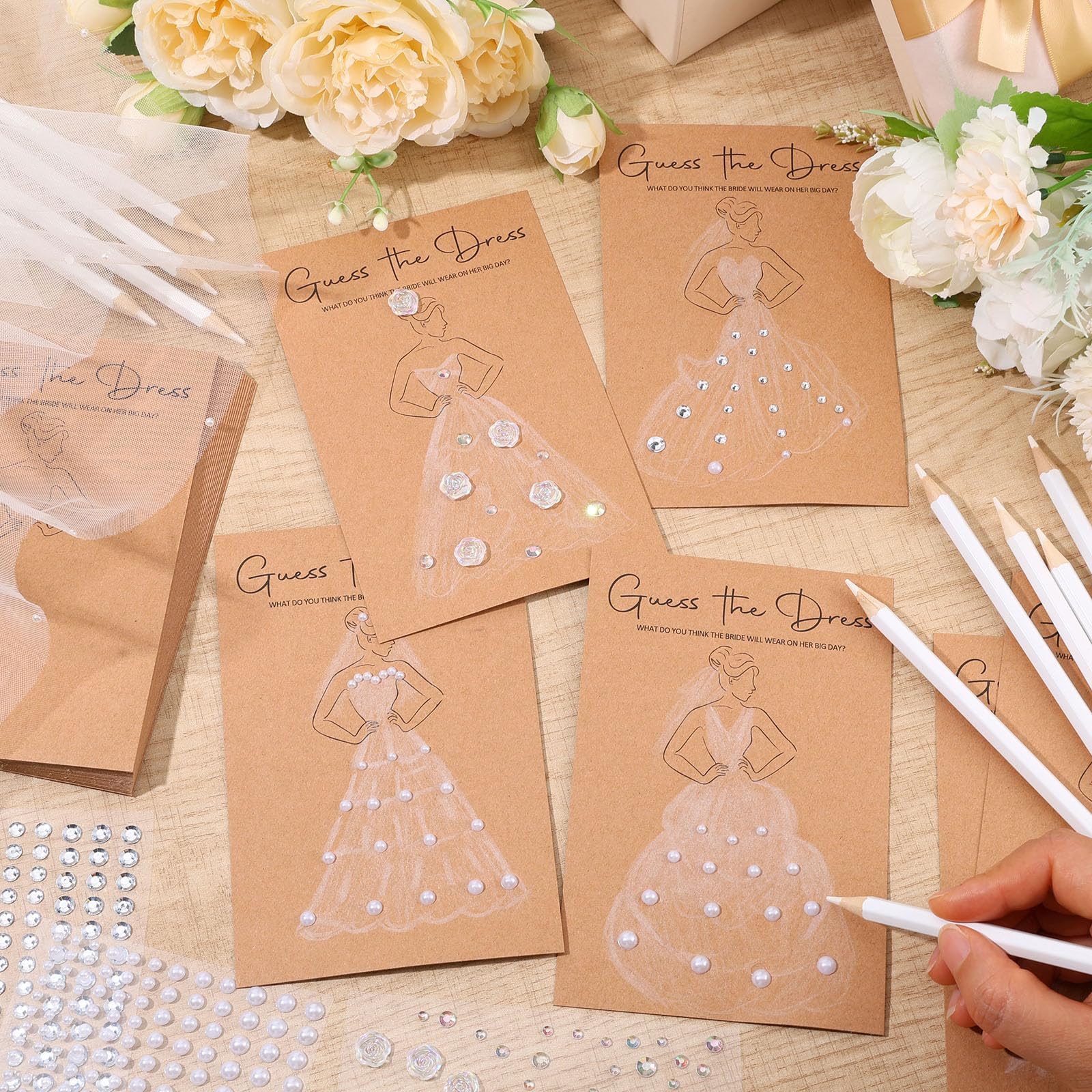 Czlotyh heart clip packs to display finished drawings as cute wedding decor.