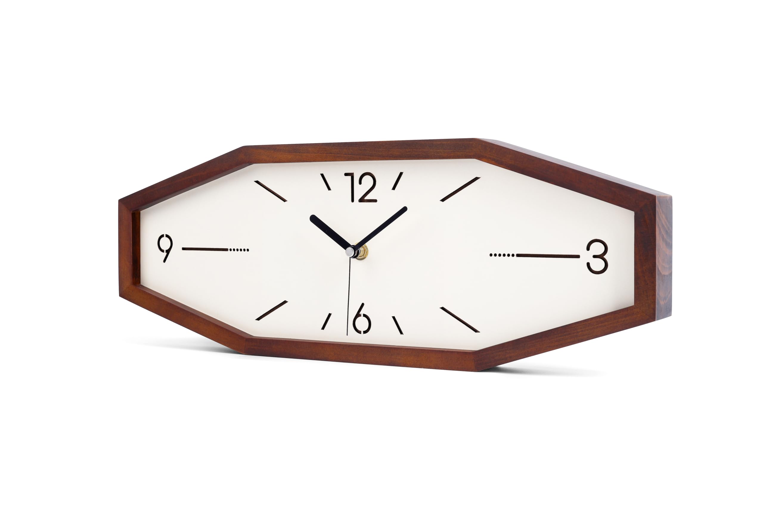 DaguyS wooden retro wall clock 18-inch front view emphasizes bold design and easy readability.