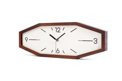 DaguyS wooden retro wall clock 18-inch front view emphasizes bold design and easy readability.