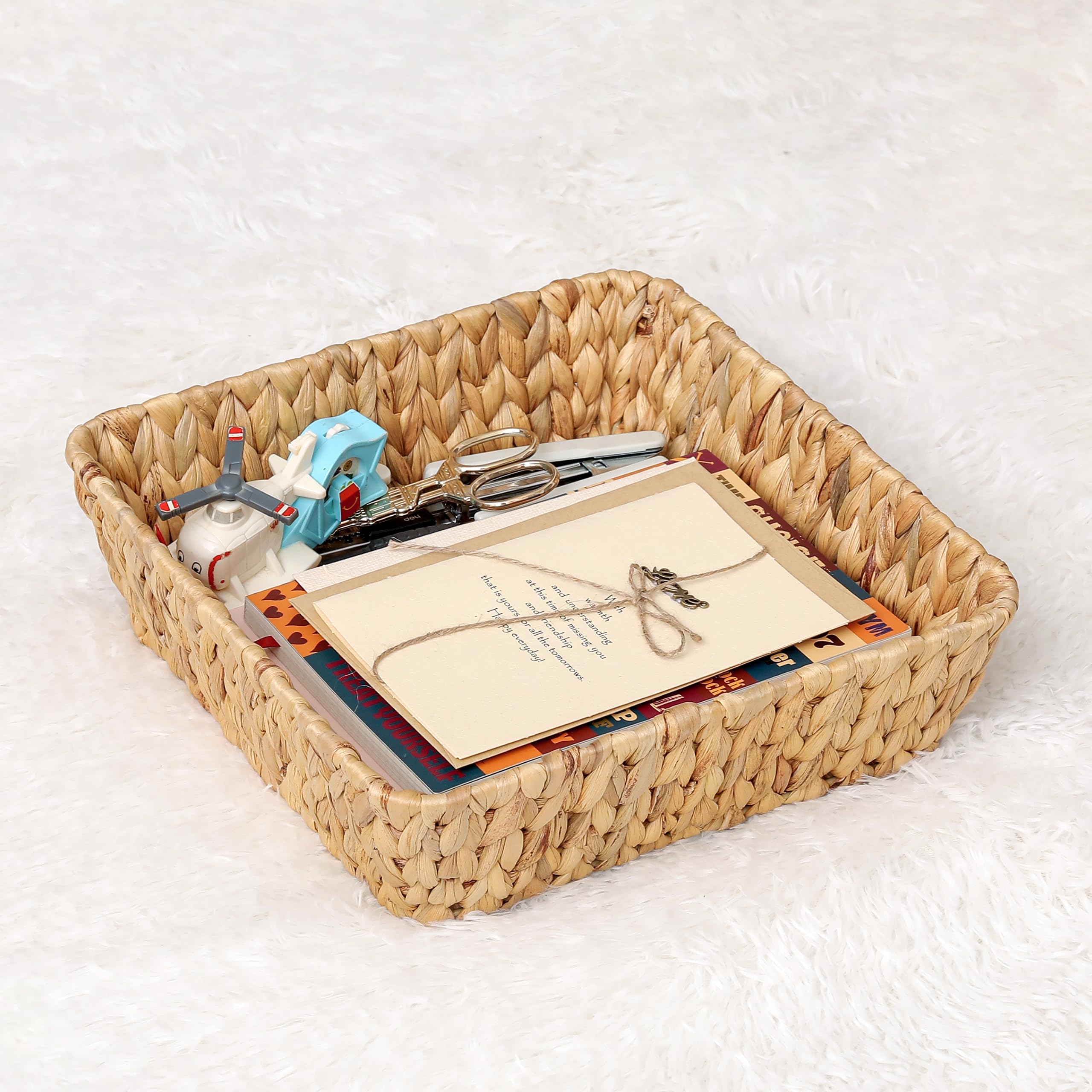 DAICOLAD bathroom towel and toiletry basket cleanly stores essentials while boosting bathroom appeal.