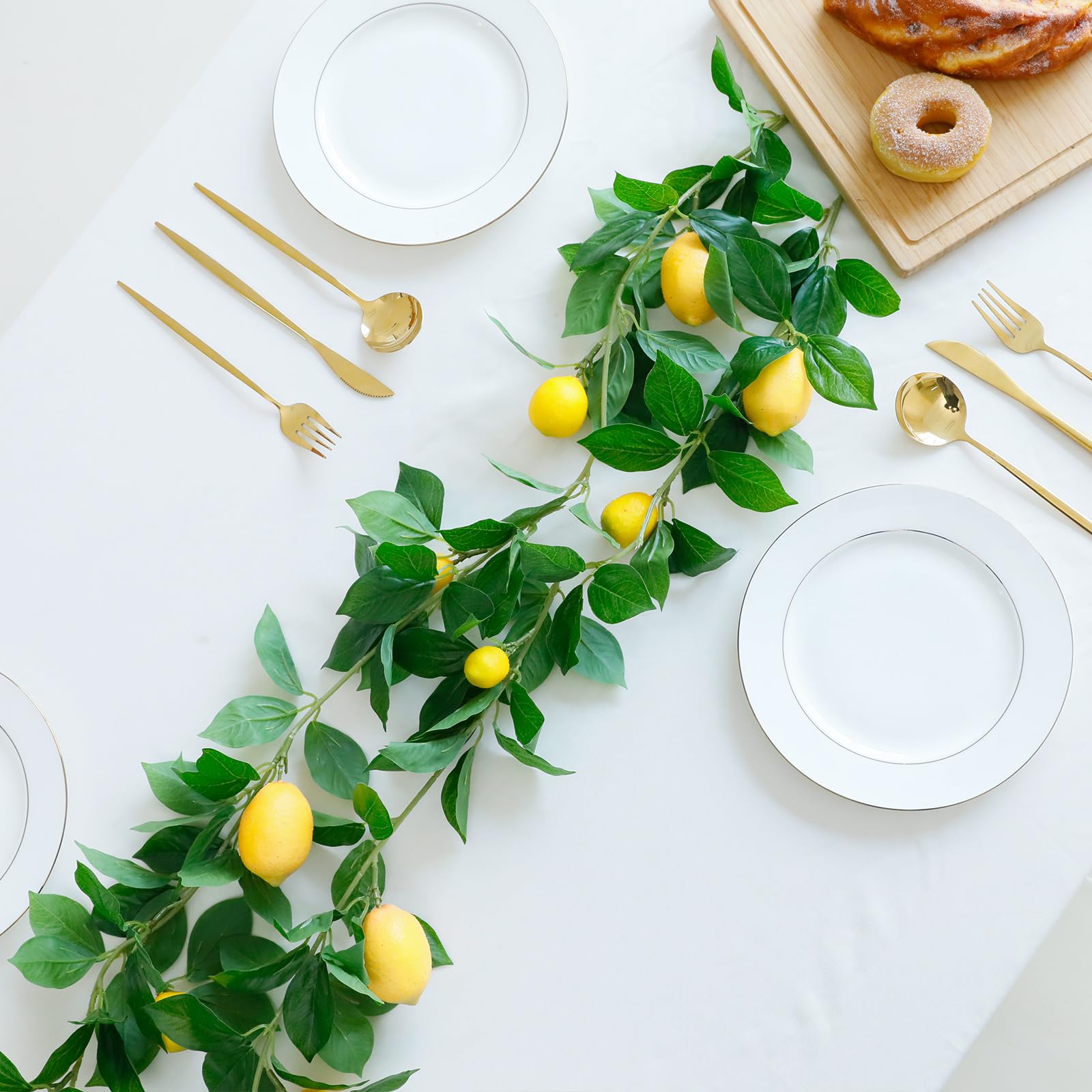 Dallisten hanging plant garland ideal for weddings, parties, or photo backdrops.