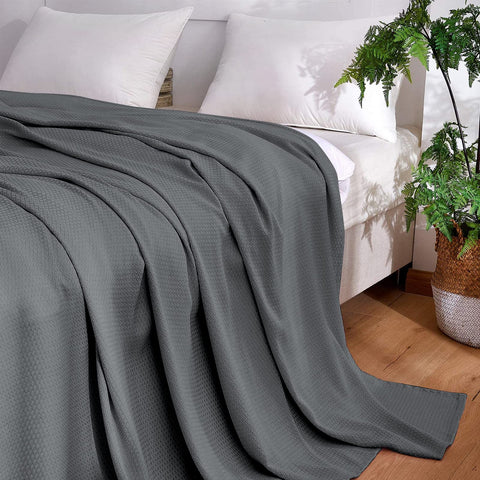 Dangtop travel-friendly blanket is perfect for naps on the go.