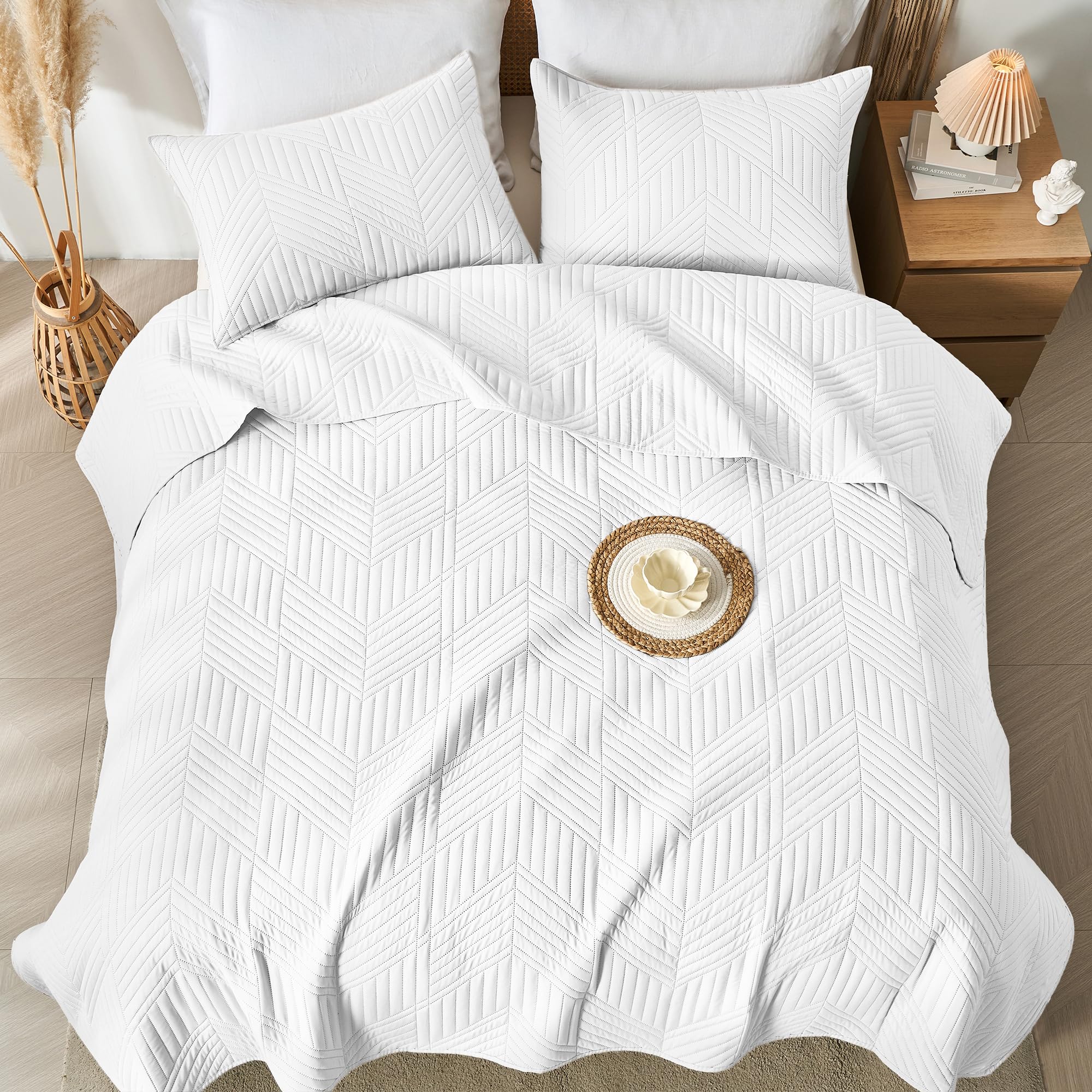 Davulos king quilt set includes one quilt and two pillow shams for complete bed ready.